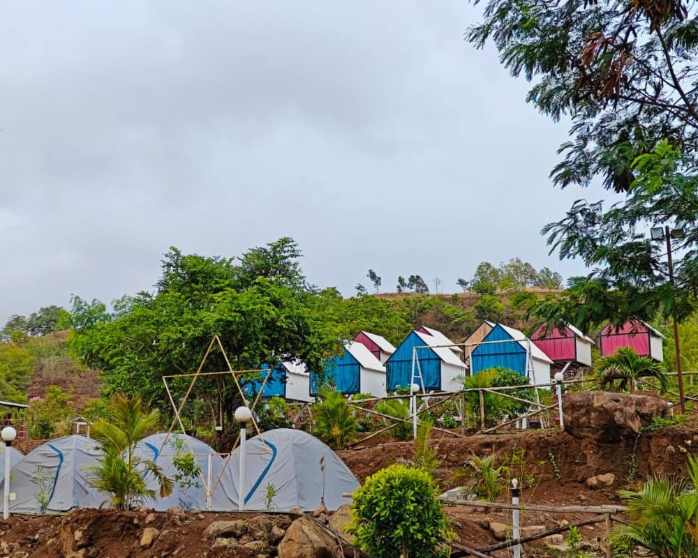 Elevated cottage structure